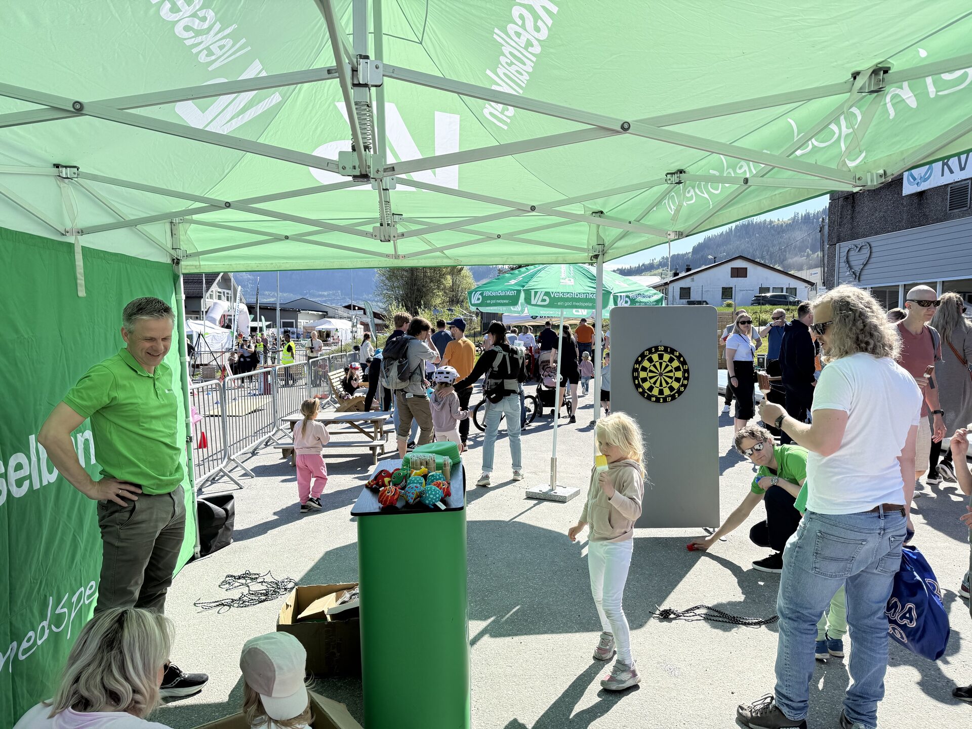 Vekselbanken sitt telt med aktivitetar